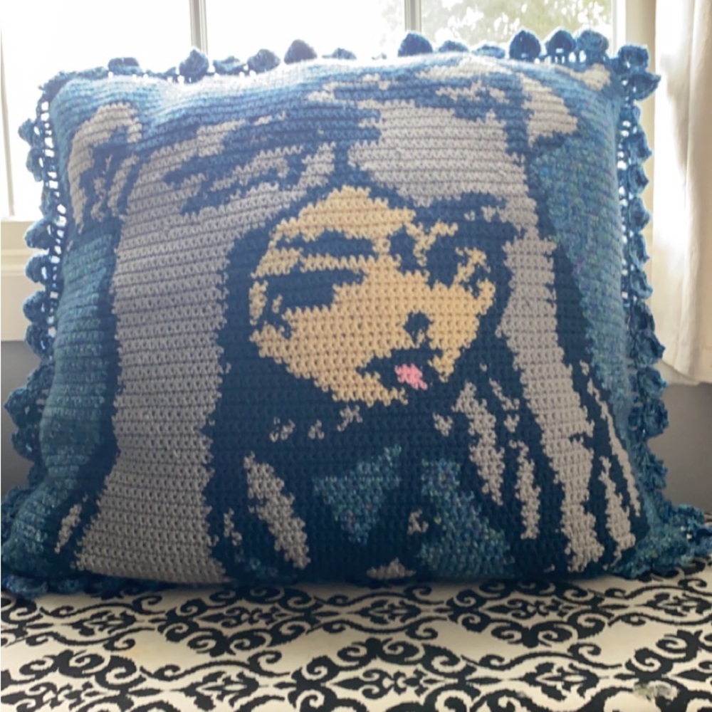 Big crochet pillow